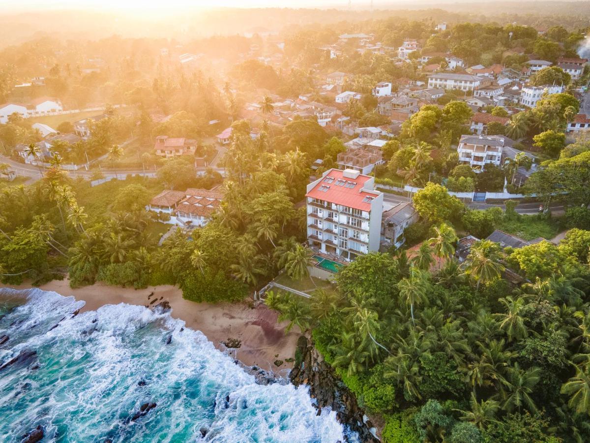 Grand Samudra Hotel Тангалла Экстерьер фото