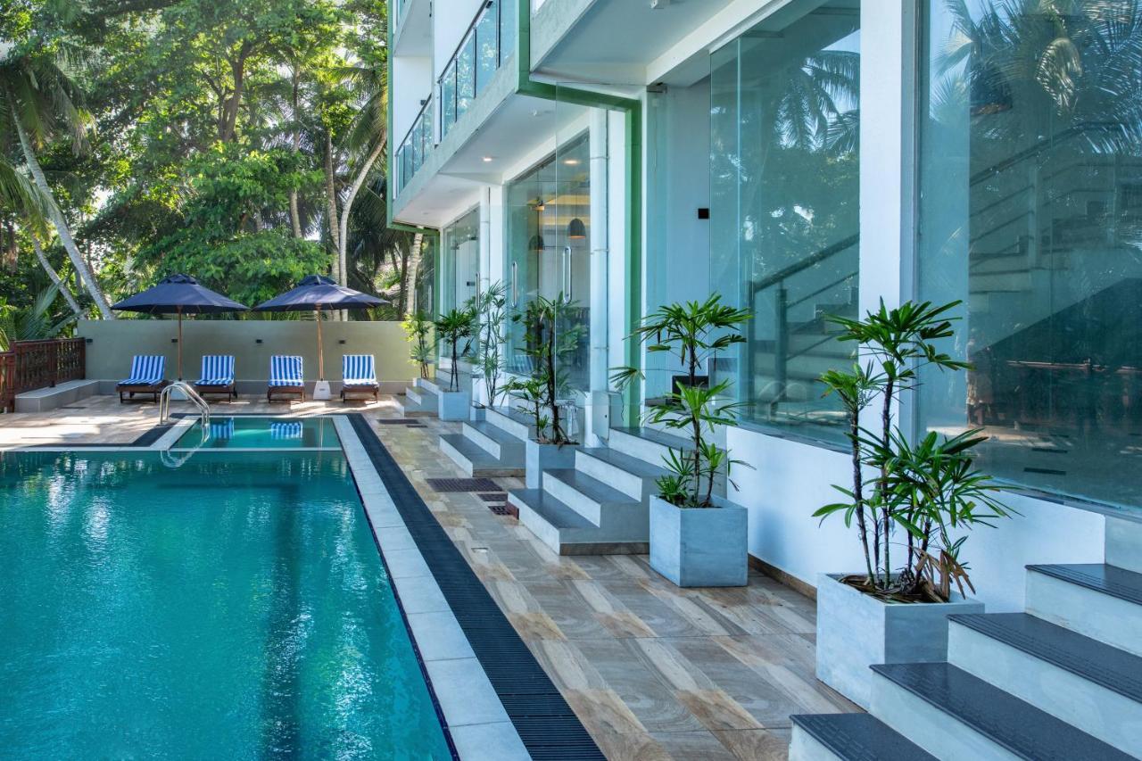 Grand Samudra Hotel Тангалла Экстерьер фото