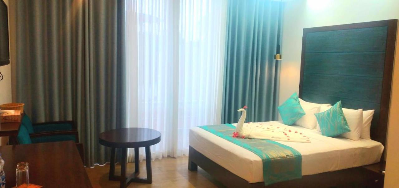 Grand Samudra Hotel Тангалла Экстерьер фото