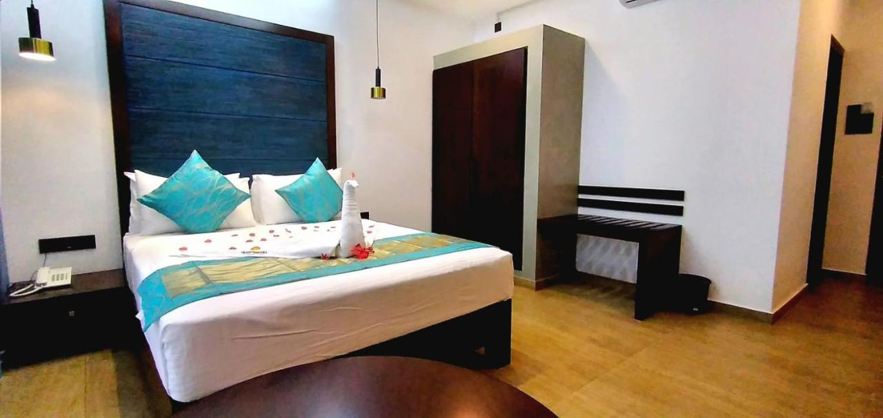 Grand Samudra Hotel Тангалла Экстерьер фото